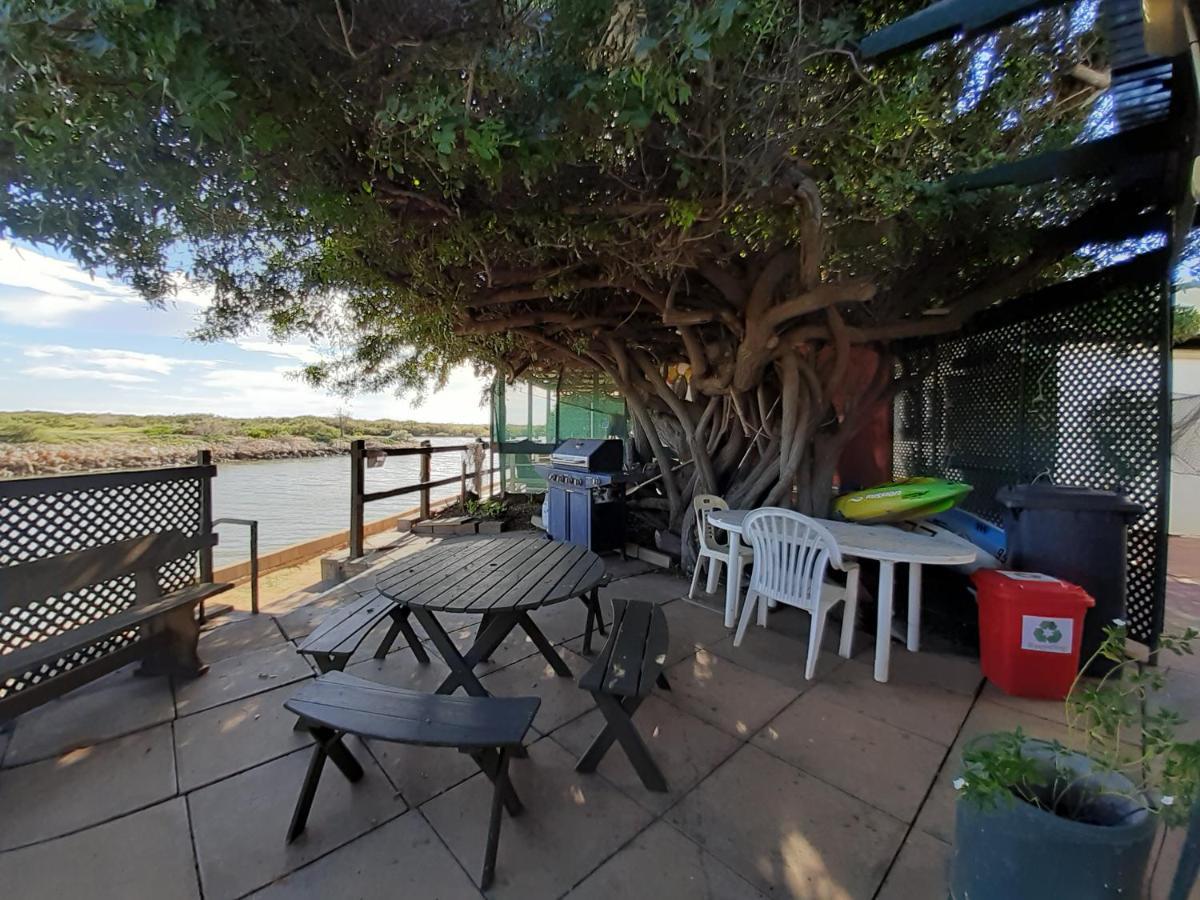 Pelican Point Waterfront Resort Formerly Carnarvon Beach Retreat エクステリア 写真