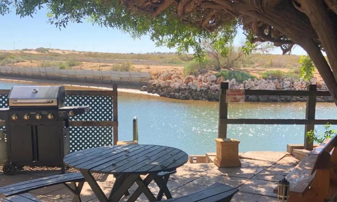 Pelican Point Waterfront Resort Formerly Carnarvon Beach Retreat エクステリア 写真