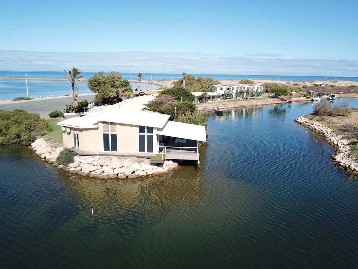 Pelican Point Waterfront Resort Formerly Carnarvon Beach Retreat エクステリア 写真