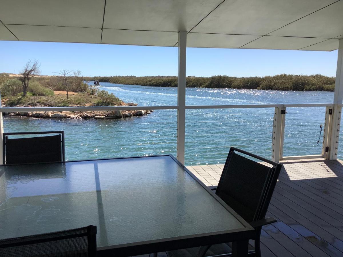 Pelican Point Waterfront Resort Formerly Carnarvon Beach Retreat エクステリア 写真