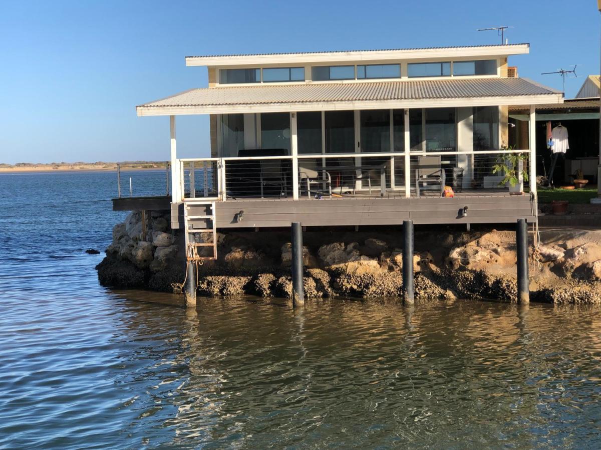 Pelican Point Waterfront Resort Formerly Carnarvon Beach Retreat エクステリア 写真