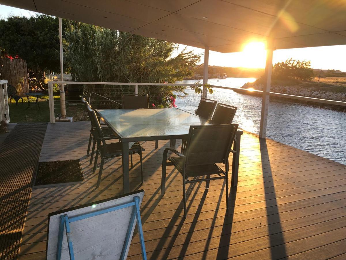 Pelican Point Waterfront Resort Formerly Carnarvon Beach Retreat エクステリア 写真